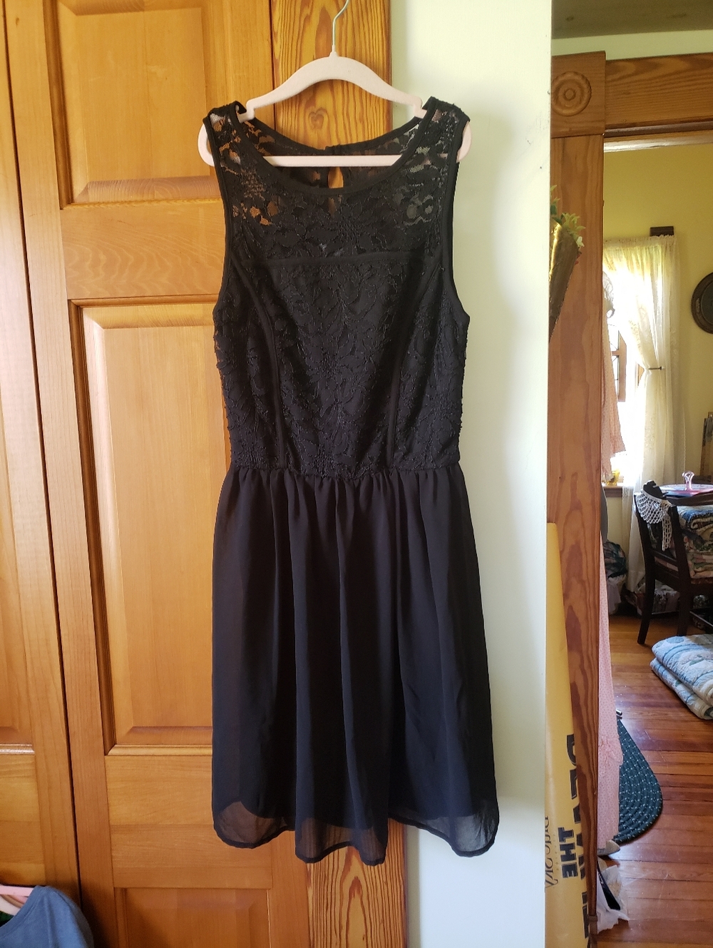 NWOT Lily Rose Black Floral Lace Sleeveless Midi Chiffon Dress XS